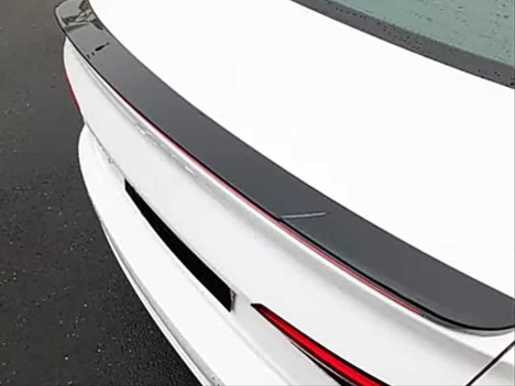 AUDI A4 2016-2019 IÇIN UYUMLU LED SPOILER PIANO BLACK (PARLAK SIYAH)